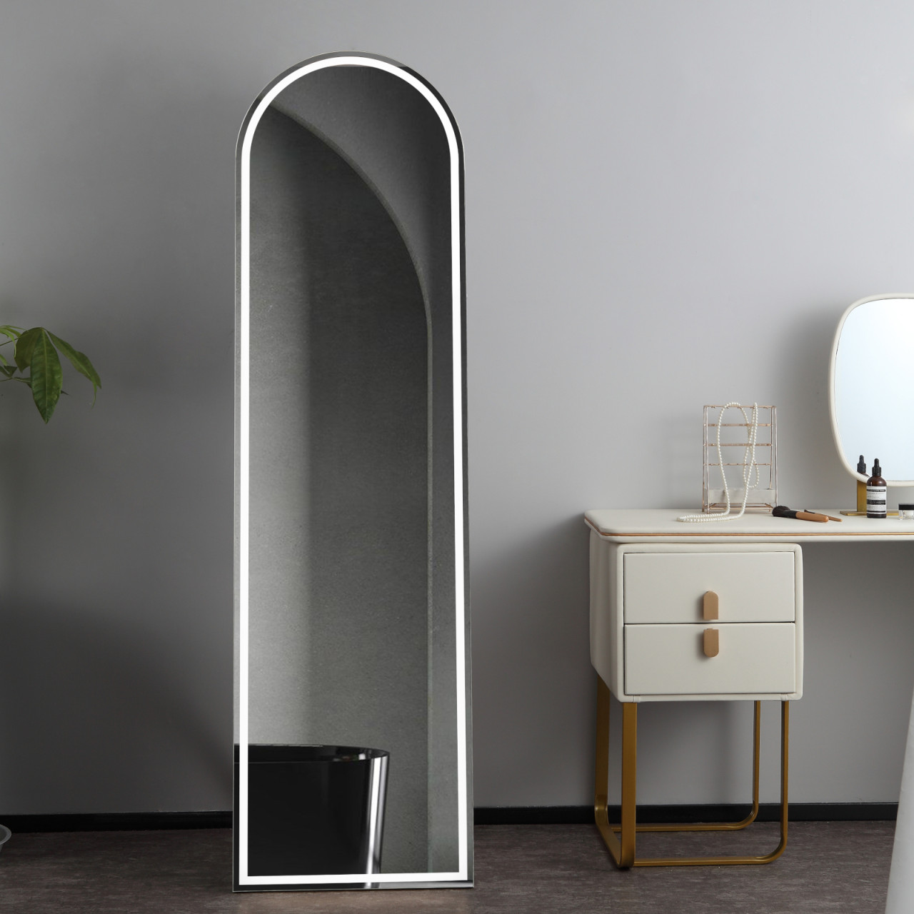Specchio moderno d'arredo con cornice led e struttura in alluminio nero opaco