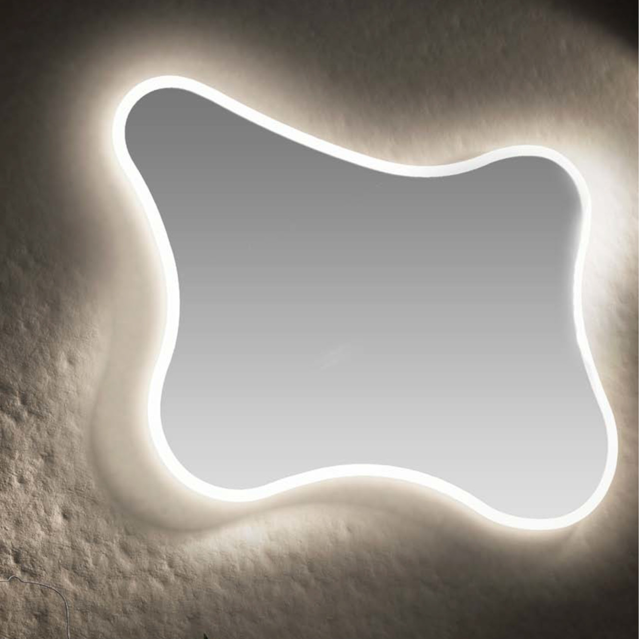 Specchio sagomato 75x100 cm reversibile retroilluminato con led
