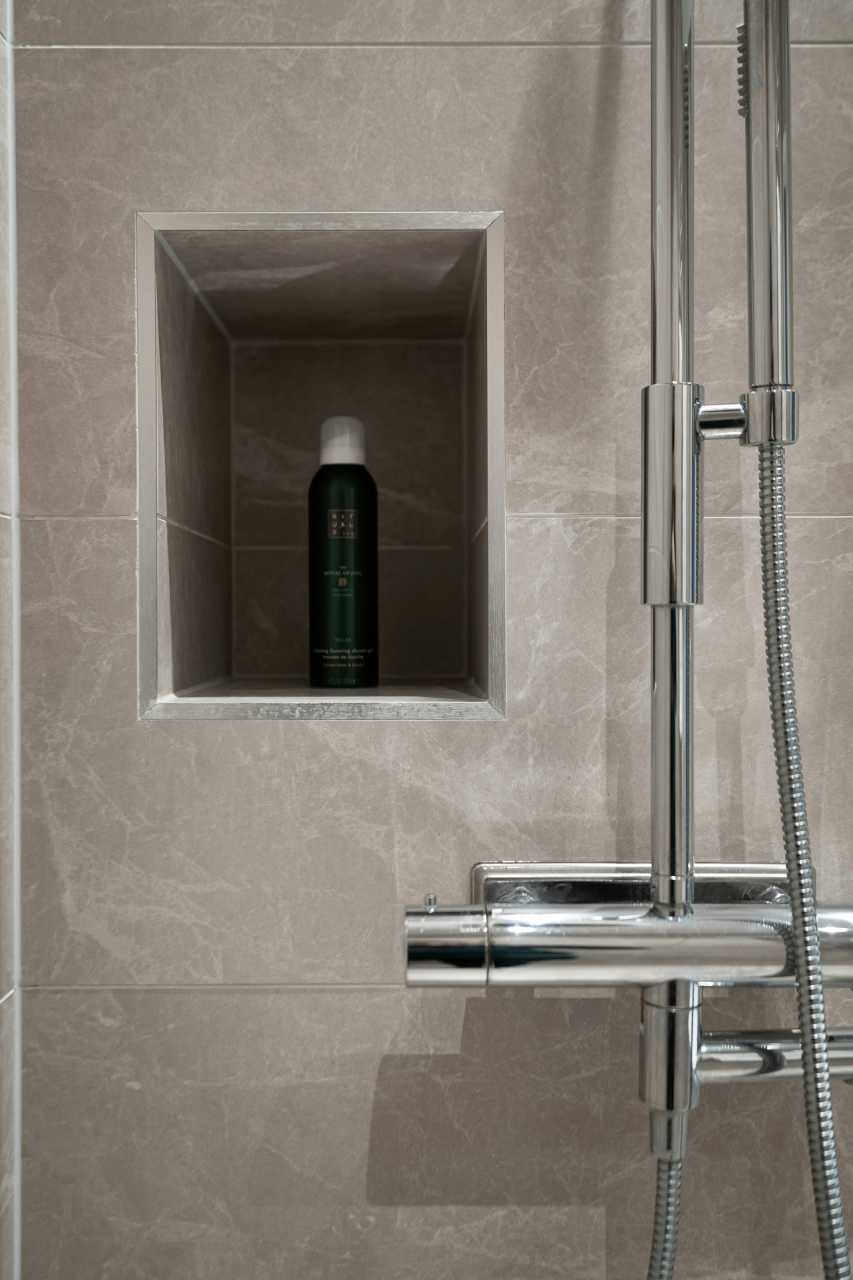 Doccia smart digitale con controllo temperatura – innovazione bagno 2025