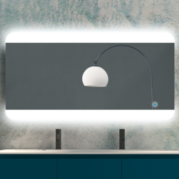 Specchio bagno 136x70 cm con angoli stondati illuminazione led e sistema antiappannamento
