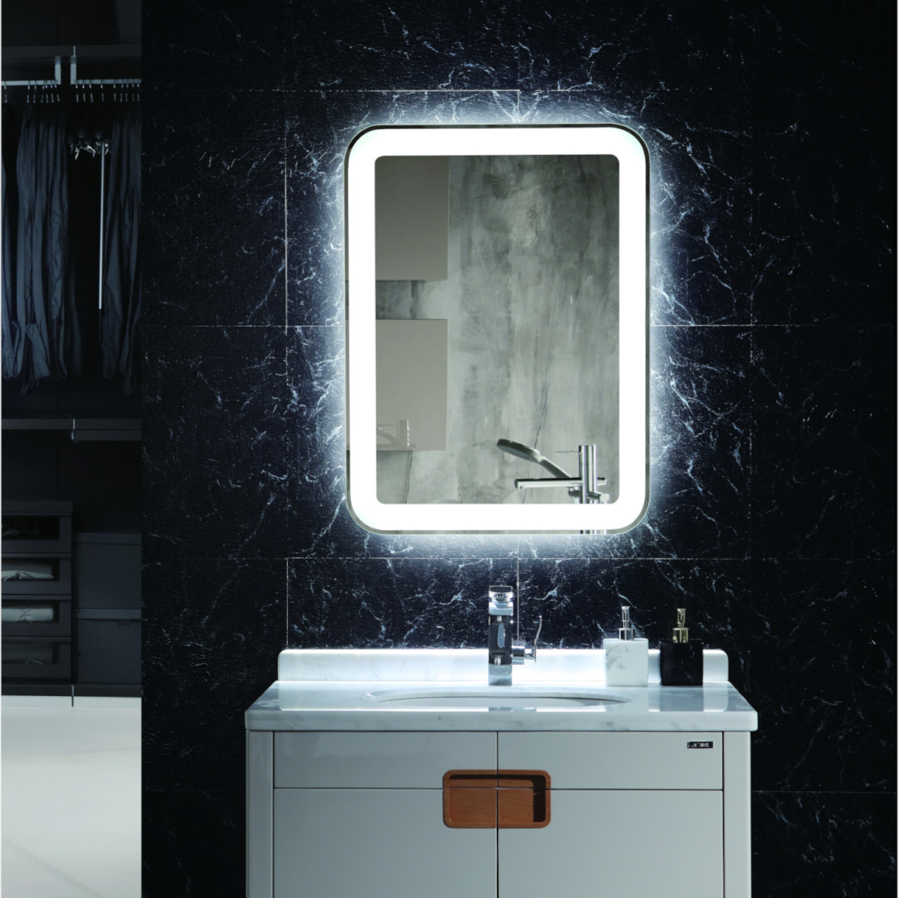 Specchio LED 70x120 cm con angoli arrotondati e touch