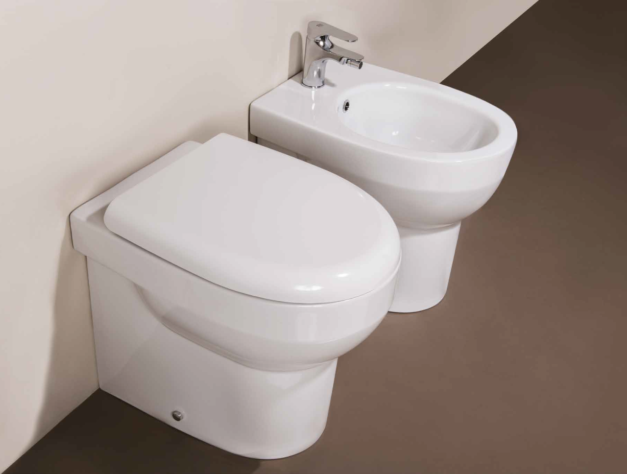 Sanitari filomuro rimless althea smart rim con coprivaso avvolgente soft close